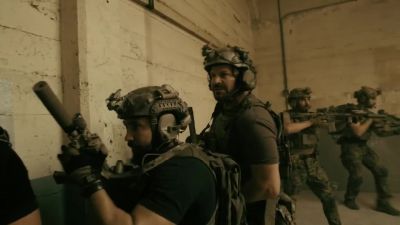 It's barricaded from the inside. - SEAL Team