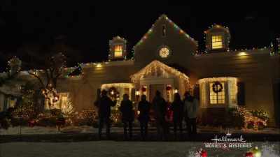 - It's beautiful, darling.
- Beautiful. - Romance at Reindeer Lodge
