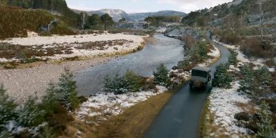 - It's beautiful!
- It's freezing! - The Crown