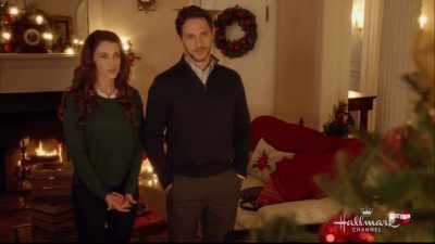 It's beautiful. - Christmas at Pemberley Manor