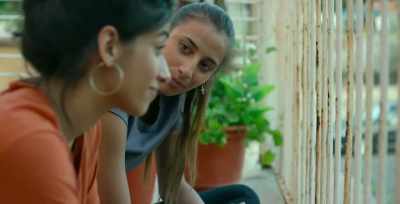 It's beautiful, the world of birds. - Carmen & Lola