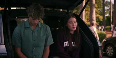 It's been an hour, Jere.
I don't think he's coming. - The Summer I Turned Pretty