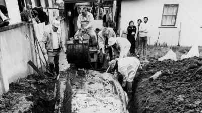 It's been wrapped in
plastic, and tarp, - The UnBelievable with Dan Aykroyd