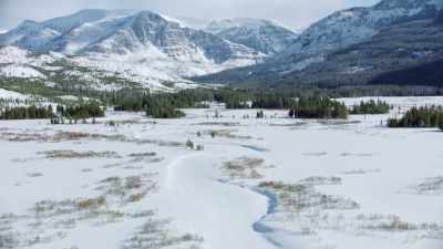 Its boundaries preserve
iconic landscapes - Epic Yellowstone