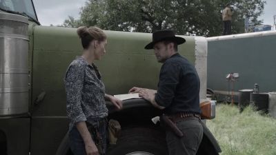 It's Charlie. - Fear the Walking Dead