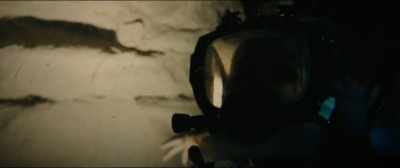 It's circling. Oh, my God! Mia! - 47 Meters Down: Uncaged