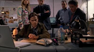 It's clear. Nobody in the car. - Criminal Minds