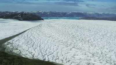 It's covered by a single
gigantic ice sheet, - Frozen Planet II
