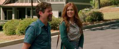 -It's crazy.
-Who buys a house
without seeing it first? - Keeping Up with the Joneses
