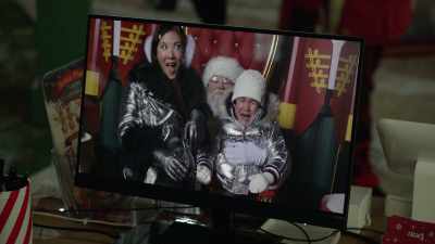 -It's cute. It's super cute.
-[crying continues] - Home Sweet Home Alone