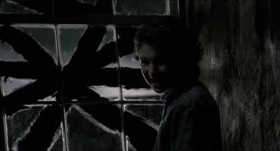 - It's dad!
- No, don't let him in. - Paperhouse