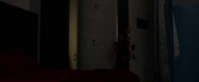 It's so dark in here.
I can't see anything. - 1 Night in San Diego