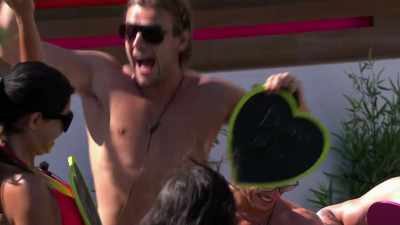 ‐It's Debbie and Glen.
‐(CHEERING) - Love Island
