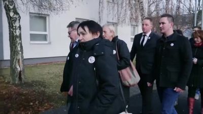 It's difficult to talk. We'll have a rough day. - The Killing of a Journalist
