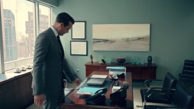 It's done.
Hardman's gone. - Suits