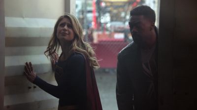 It's empty. And freezing. - Supergirl