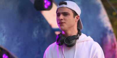 It's my equipment,
I'm the deejay, - Spin