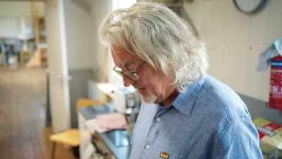 It's fantastic.
New electrical stuff smells great. - James May and the Dull Men
