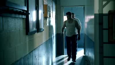 It's faster if we cut through here. - Prison Break