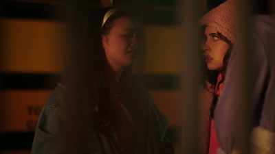- It's my fault, I should've sat next to you, - Crushed