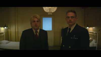 - It's fine, it's fine.
- [door closes] - Maniac