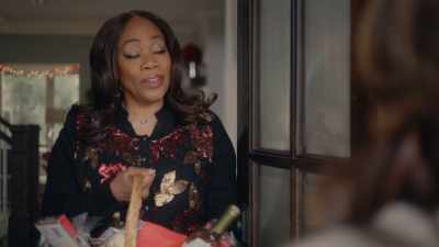 - It's from me.
- Oh, do I know you? - A Jenkins Family Christmas