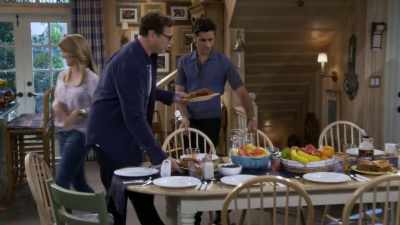 It's so fun having you guys
crashing here this weekend, - Fuller House