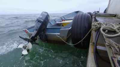 It's getting
a bit choppy. - Bering Sea Gold