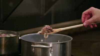 It's getting burnt
on the outside.
The inside's still pink, - No Recipe Road Trip With the Try Guys