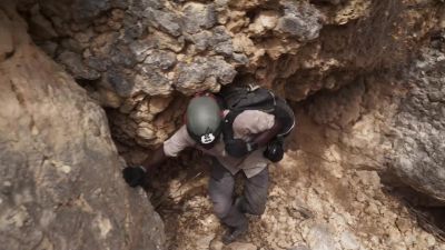 It's getting really hot now. It's already 30 degrees hotter outside the cave. - 7 Toughest Days