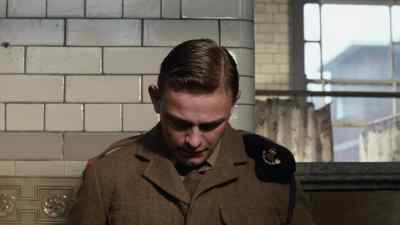 - It's going berserk.
- Ben, how'd this happen? - Distant Voices, Still Lives