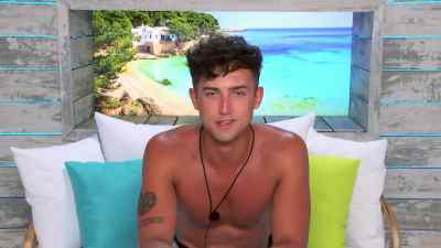 It's good that we're all
three of us doing it because - Love Island Australia