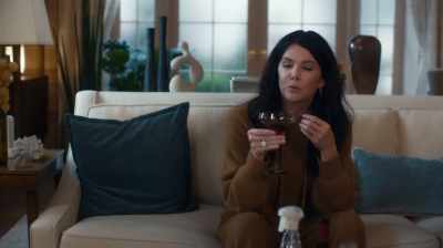 - It's gorgeous. It's got this deep ruby-plum colour. - The Z-Suite