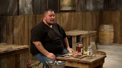 It's got black pepper, - Moonshiners: Master Distiller