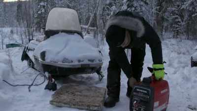It's got fuel. Okay. - Life Below Zero: Next Generation