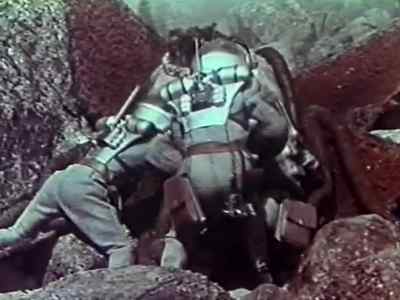 It's got onto him! - Voyage to the Planet of Prehistoric Women
