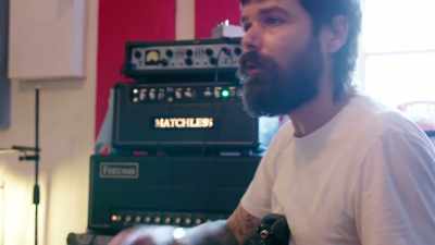 It's got some progy stabs and
Simon's screamin' his lungs out. - Biffy Clyro: Cultural Sons of Scotland
