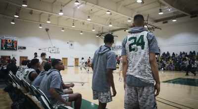 It's halftime. - Last Chance U: Basketball
