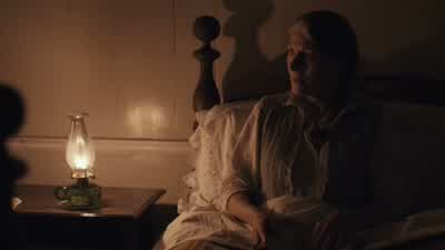 - It's handy that she can fall asleep so easily. - Anne with an E