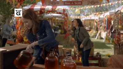 - It's hard to believe you grew up here.
- [CHUCKLES] - Country at Heart