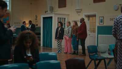 It's hard to differentiate in groups.
Especially teenagers. - Extraordinary