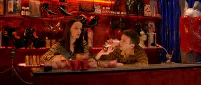 It's hard to say, but she wasn't a redhead. - Amélie