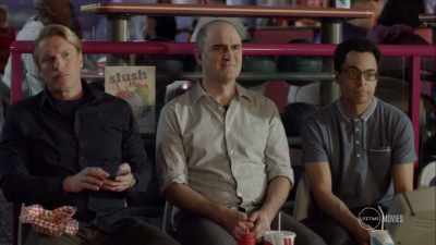 - It's her.
- Who?... - Betting On The Bride