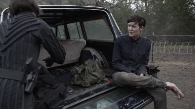 It's high up? - Fear the Walking Dead