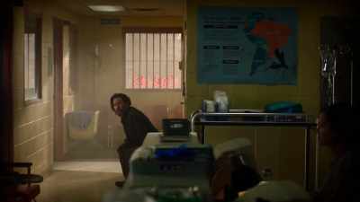-It's him.
-(screams) - The Passage