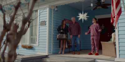 - It's huge.
- Well, if it's so huge, - How to Ruin the Holidays