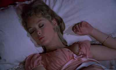 It's her in the picture. Oh, no! - Scars of Dracula