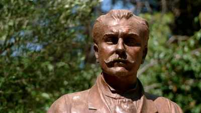 It's interesting that Arthur Evans
came to Crete in the first place - Raiders of the Lost Past with Janina Ramirez