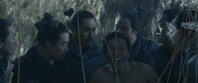 - It's Itchy Worm! Carry him, go!
- Go, go! - Jade Dynasty