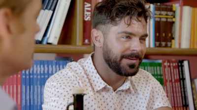 It's... It's... I mean,
I have, currently have, a roommate. - Down to Earth with Zac Efron